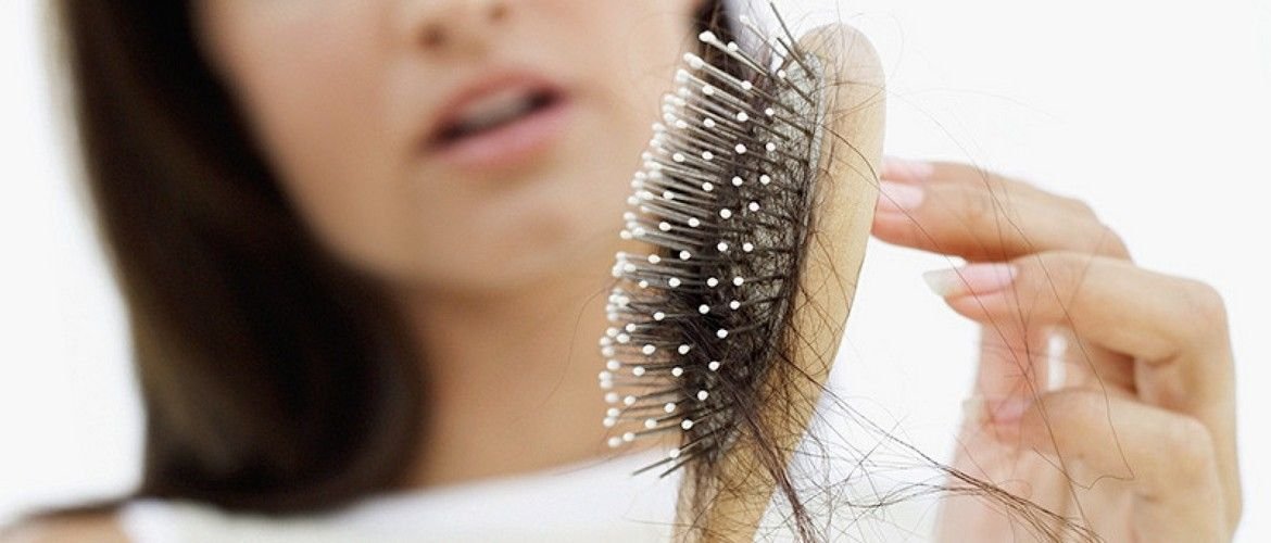 Chute de cheveux : Causes,Prévention et traitement